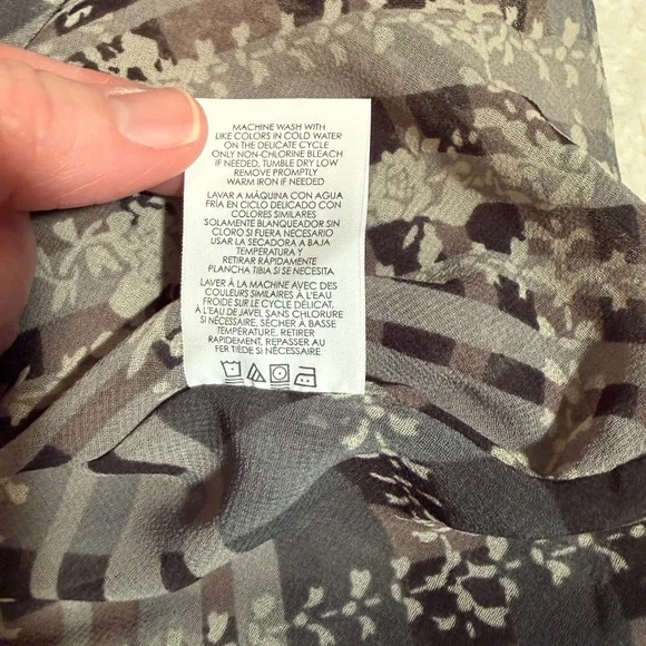 CAbi Sleeveless Plaid Floral Blouse Gray Black Lightweight Casual Dressy Top M - Picture 9 of 15